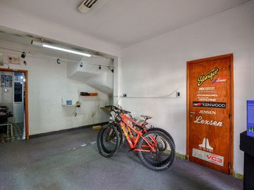 GALPÓN Y CASA EN VENTA LA PLATA 3 DORMITORIOS