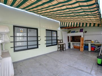 GALPÓN Y CASA EN VENTA LA PLATA 3 DORMITORIOS