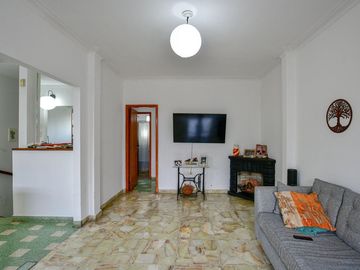 GALPÓN Y CASA EN VENTA LA PLATA 3 DORMITORIOS