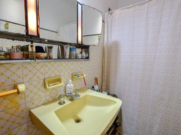 GALPÓN Y CASA EN VENTA LA PLATA 3 DORMITORIOS