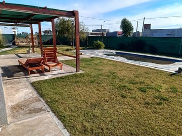 Casa quinta en venta de 456m2 ubicado en Las Cañitas II