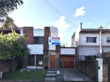 OPORTUNIDAD:CASA+QUINCHO+PILETA+2 COCHERAS