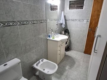 OPORTUNIDAD:CASA+QUINCHO+PILETA+2 COCHERAS