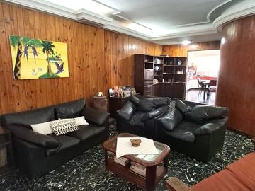 OPORTUNIDAD:CASA+QUINCHO+PILETA+2 COCHERAS