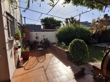OPORTUNIDAD:CASA+QUINCHO+PILETA+2 COCHERAS