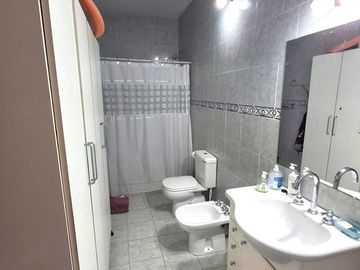 OPORTUNIDAD:CASA+QUINCHO+PILETA+2 COCHERAS