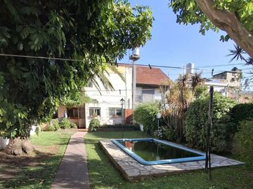 OPORTUNIDAD:CASA+QUINCHO+PILETA+2 COCHERAS