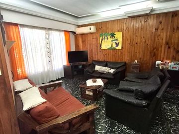 OPORTUNIDAD:CASA+QUINCHO+PILETA+2 COCHERAS