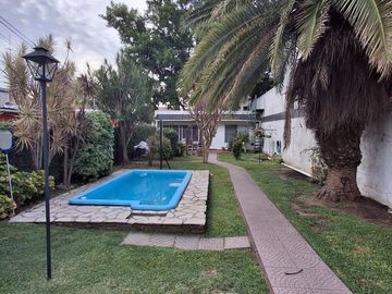 OPORTUNIDAD:CASA+QUINCHO+PILETA+2 COCHERAS