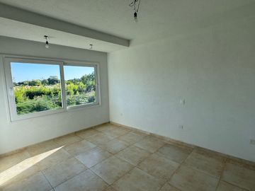 Casa en alquiler de 3 dormitorios c/ cochera en bella vista