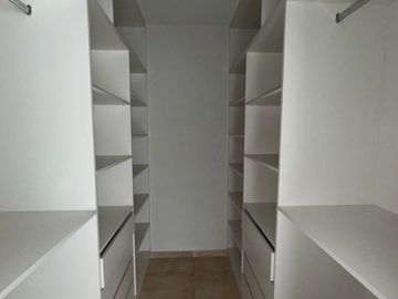 Casa en alquiler de 3 dormitorios c/ cochera en bella vista