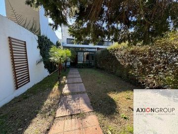 Dúplex en venta de 3 dormitorios c/ cochera en City Bell
