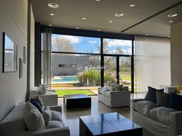 Depto VENTA CARPINCHOS de OTAMENDI EMPRENDIMIENTO SUPERIOR residencial