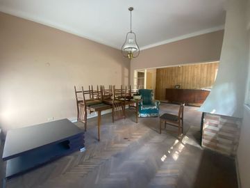 CASA CON QUINCHO Y FONDO LIBRE , COCHERA