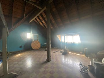 CASA CON QUINCHO Y FONDO LIBRE , COCHERA