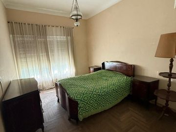 CASA CON QUINCHO Y FONDO LIBRE , COCHERA
