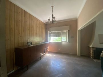 CASA CON QUINCHO Y FONDO LIBRE , COCHERA