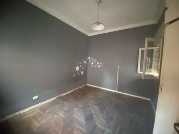 CASA CON QUINCHO Y FONDO LIBRE , COCHERA