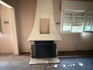 CASA CON QUINCHO Y FONDO LIBRE , COCHERA