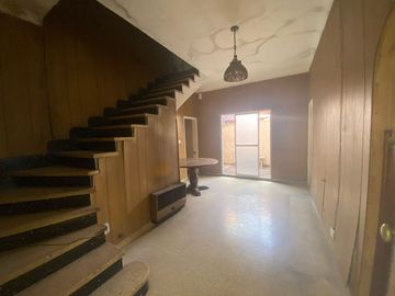 CASA CON QUINCHO Y FONDO LIBRE , COCHERA