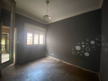 CASA CON QUINCHO Y FONDO LIBRE , COCHERA