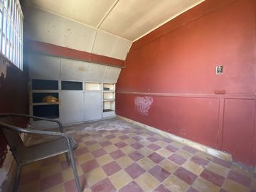 CASA CON QUINCHO Y FONDO LIBRE , COCHERA