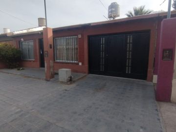 Chalet en venta de 3 dormitorios c/ cochera en Jesús Nazareno