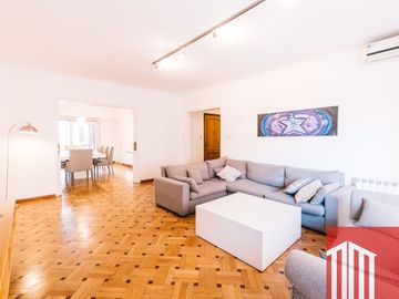 Departamento en venta de 5 dormitorios c/ cochera en Centro