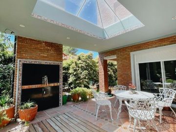 Hermosa Casa En Bosque Alto
