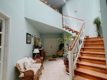 Hermosa Casa En Bosque Alto