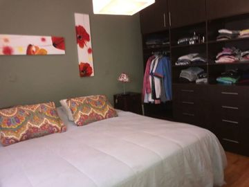 Casa En Venta En Caisamar 3 Ambientes Con Dependencia, Garaje Doble Y Quincho