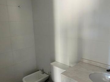EN VENTA Monoambiente con patio Zeballos al 2200- Barrio Lourdes, Macro centro, Rosario.