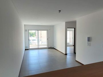 EN VENTA Monoambiente con patio Zeballos al 2200- Barrio Lourdes, Macro centro, Rosario.