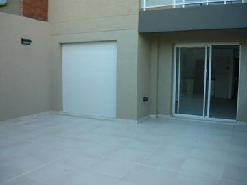 EN VENTA Monoambiente con patio Zeballos al 2200- Barrio Lourdes, Macro centro, Rosario.