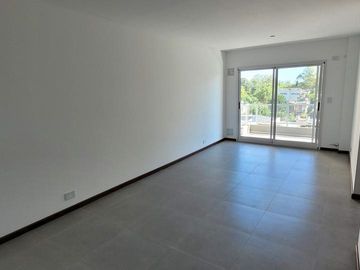 EN VENTA Monoambiente con patio Zeballos al 2200- Barrio Lourdes, Macro centro, Rosario.