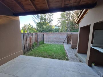 Casa en VENTA-Condos Ugarchete, Aldea Fisherton- 3 dorm 3 baños,2 cocheras,PATIO