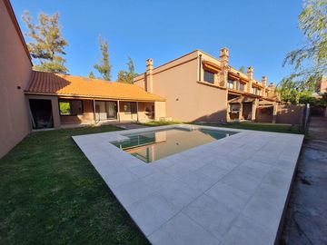 Casa en VENTA-Condos Ugarchete, Aldea Fisherton- 3 dorm 3 baños,2 cocheras,PATIO