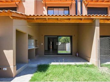 Casa en VENTA-Condos Ugarchete, Aldea Fisherton- 3 dorm 3 baños,2 cocheras,PATIO