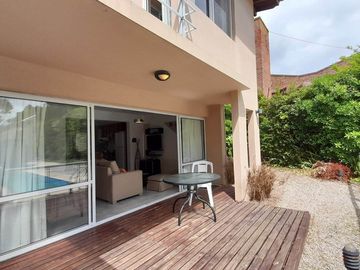CODIGO 240 - TRIPLEX ALQUILER CON PILETA Y PARRILLA- ZONA DUPLEX PINAMAR