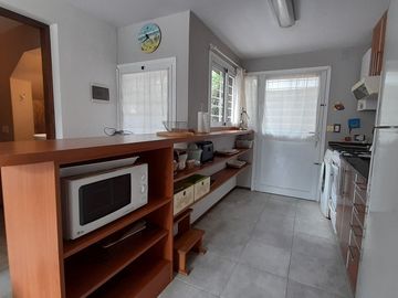 CODIGO 240 - TRIPLEX ALQUILER CON PILETA Y PARRILLA- ZONA DUPLEX PINAMAR