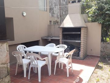 CODIGO 240 - TRIPLEX ALQUILER CON PILETA Y PARRILLA- ZONA DUPLEX PINAMAR