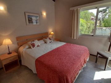 CODIGO 240 - TRIPLEX ALQUILER CON PILETA Y PARRILLA- ZONA DUPLEX PINAMAR