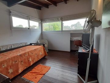 CODIGO 240 - TRIPLEX ALQUILER CON PILETA Y PARRILLA- ZONA DUPLEX PINAMAR