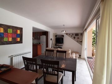 CODIGO 240 - TRIPLEX ALQUILER CON PILETA Y PARRILLA- ZONA DUPLEX PINAMAR