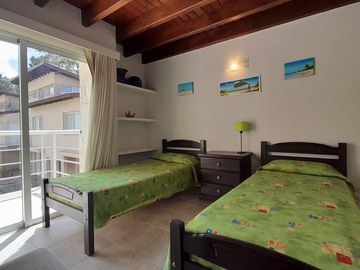 CODIGO 240 - TRIPLEX ALQUILER CON PILETA Y PARRILLA- ZONA DUPLEX PINAMAR