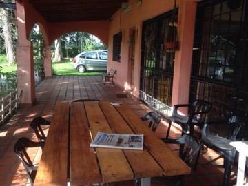CASA QUINTA EN VENTA (O PERMUTA) EN LA SERRANITA SOBRE LOTE DE 6.540 m2 - KM. 25 DE LA RUTA 226
