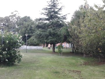 CASA QUINTA EN VENTA (O PERMUTA) EN LA SERRANITA SOBRE LOTE DE 6.540 m2 - KM. 25 DE LA RUTA 226