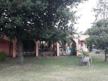 CASA QUINTA EN VENTA (O PERMUTA) EN LA SERRANITA SOBRE LOTE DE 6.540 m2 - KM. 25 DE LA RUTA 226