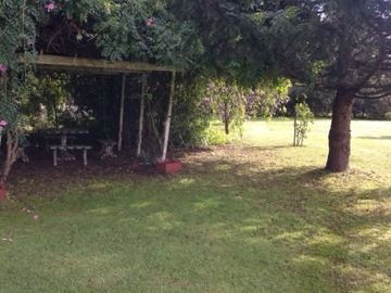 CASA QUINTA EN VENTA (O PERMUTA) EN LA SERRANITA SOBRE LOTE DE 6.540 m2 - KM. 25 DE LA RUTA 226