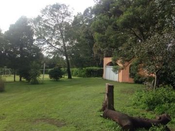 CASA QUINTA EN VENTA (O PERMUTA) EN LA SERRANITA SOBRE LOTE DE 6.540 m2 - KM. 25 DE LA RUTA 226
